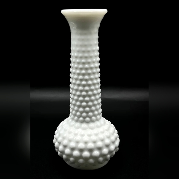 Vintage EO Brody White Milk Hobnail Vase - Picture 1 of 6